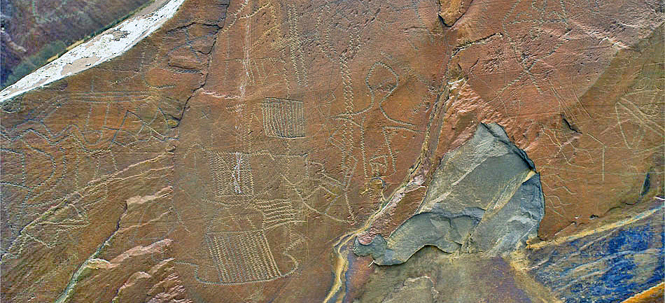 The ancient images Professor Bárbaro Martínez-Ruiz discovered on these stones in Central Africa are predecessors of the graphic writing...