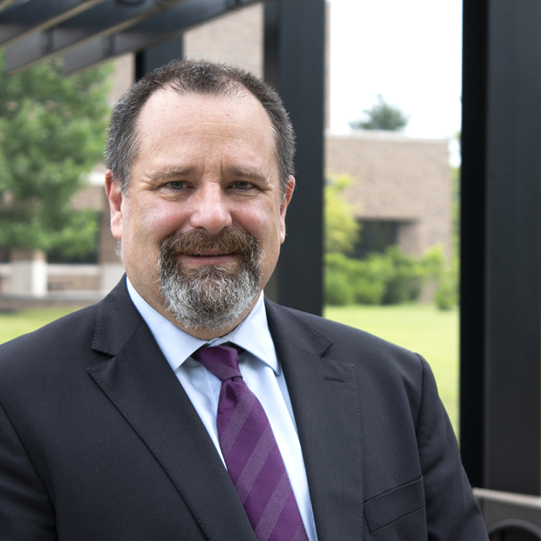 Markus Pomper faculty portrait outdoors in summer