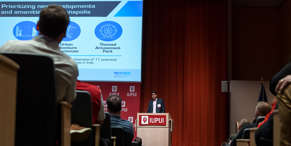 Kshauish Kapoor presenting