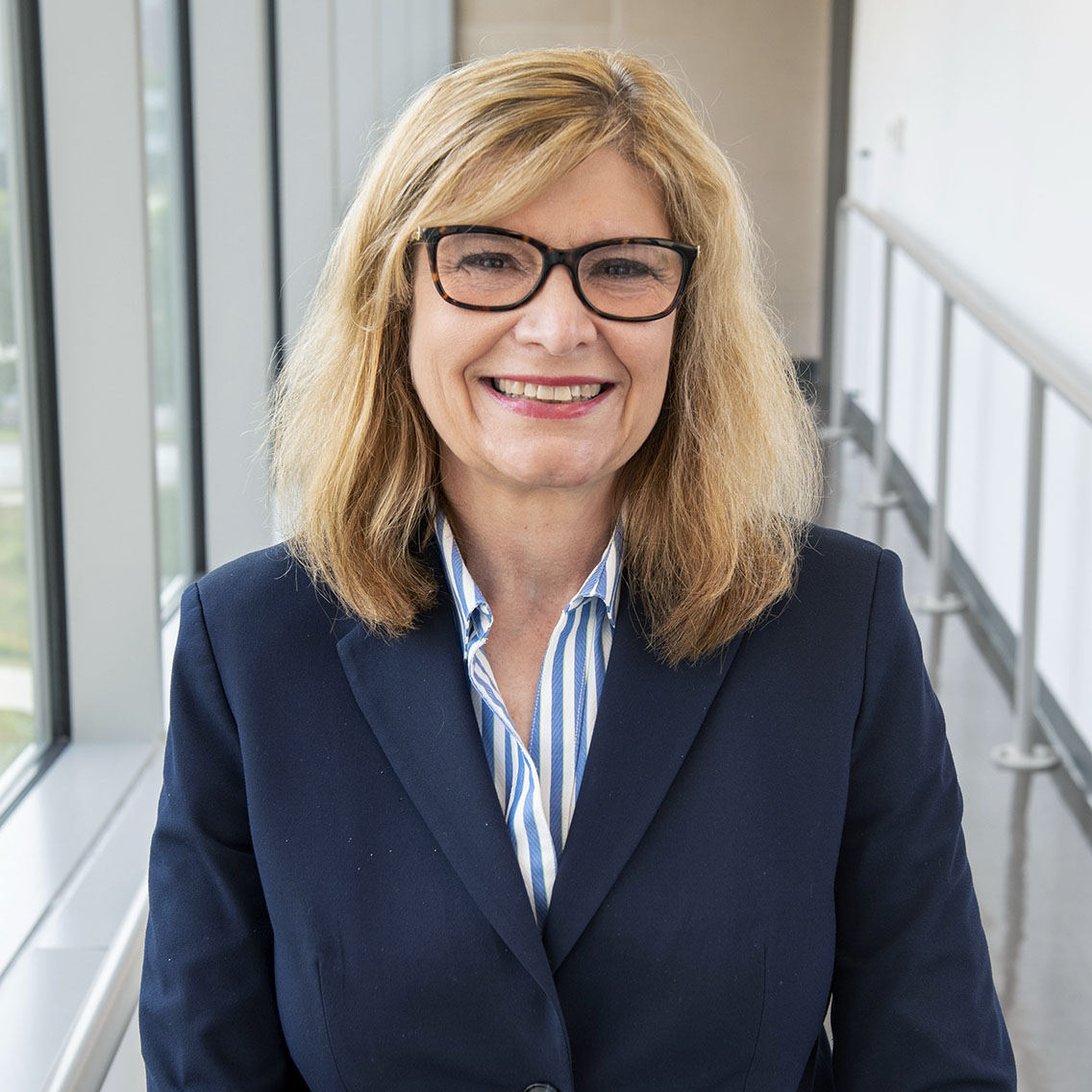 Dr. Lisa Lang